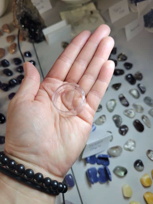 Clear plastic sphere holder
